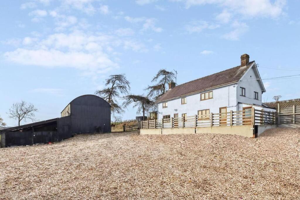 Upper Caerfaelog Farmhouse Llanbister Exterior foto